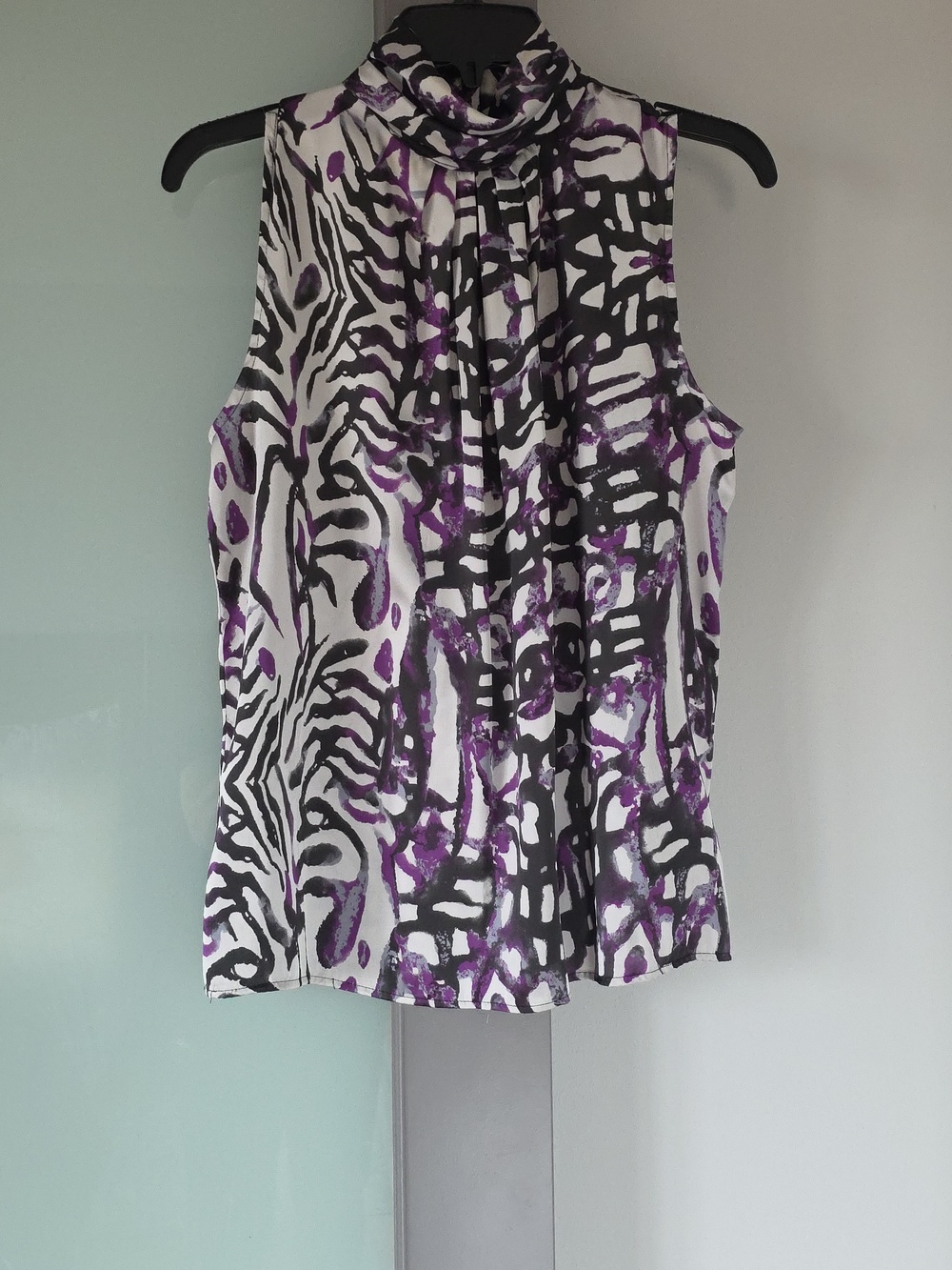 Violet & Claire Size S Sleeveless Turtleneck Blouse